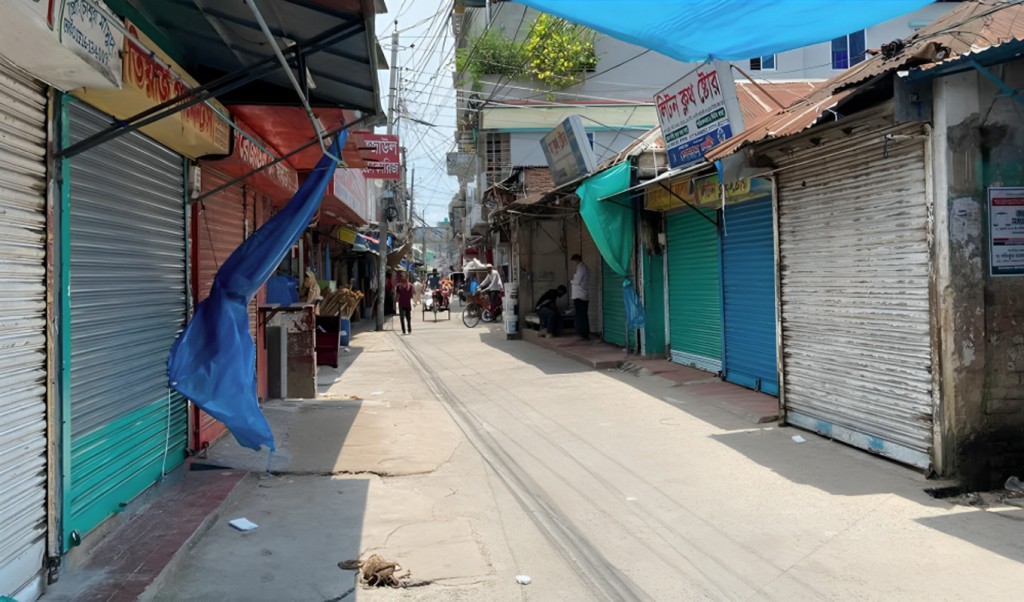 কারফিউ শিথিল হলেও গোপালগঞ্জে খুলেনি দোকান জনমনে আতঙ্ক 1752910694 কারফিউ শিথিল হলেও গোপালগঞ্জে খুলেনি দোকান, জনমনে আতঙ্ক