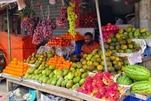 কারফিউতে কাঁচা বাজারের পণ্য নিয়ে বিপাকে গোপালগঞ্জের ব্যবসায়ীরা