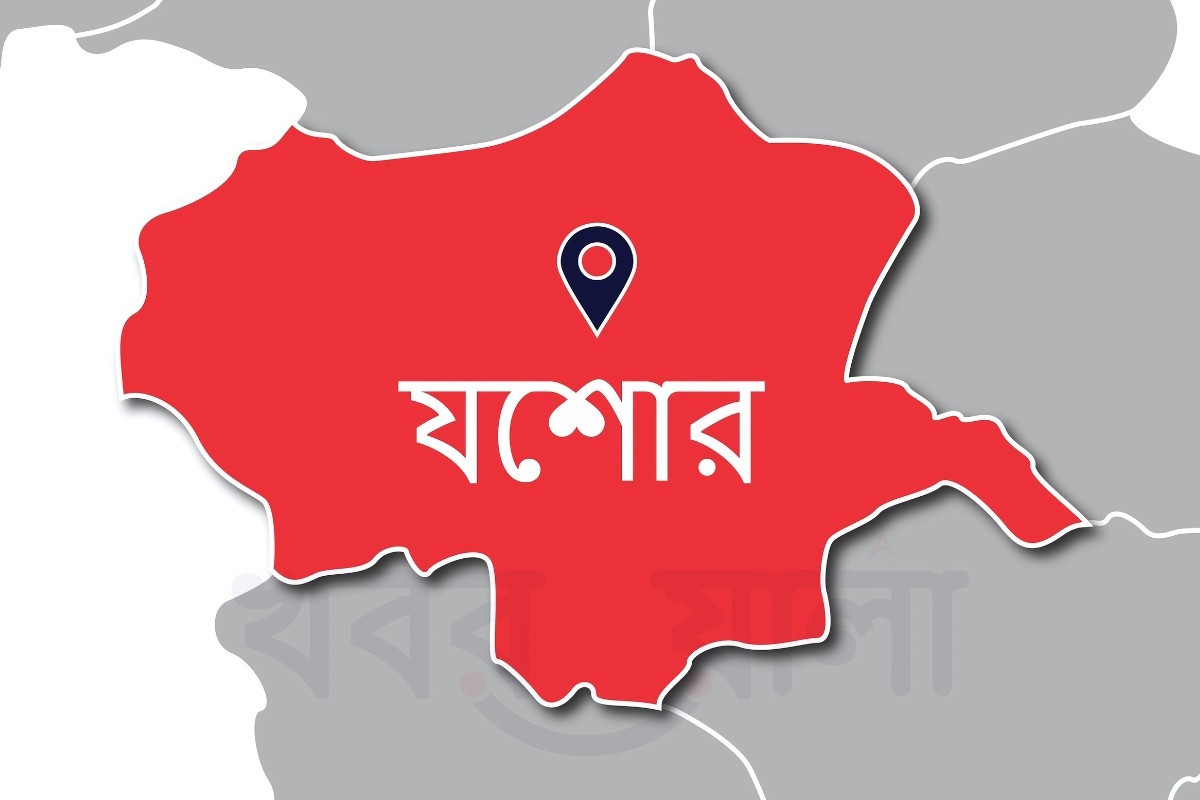 কুপিয়ে জখমের প্রতিবাদে অভিযুক্তকে পিটিয়ে হত্যা