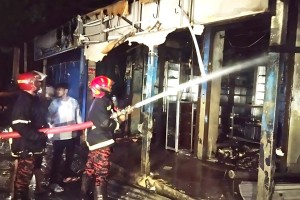 কুমিল্লায় ভয়াবহ অগ্নিকাণ্ডে পুড়ে ছাই ১০ দোকান