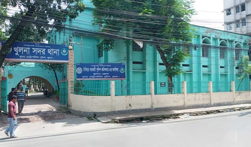 খুলনা মডেল থানা 1753160705 খুলনায় ছুরিকাঘাতে ব্যবসায়ী খুন