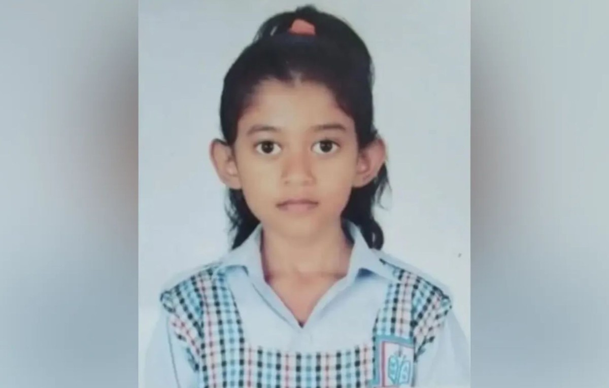 বিমান বিধ্বস্ত: খোঁজ নেই রাইসা মনির
