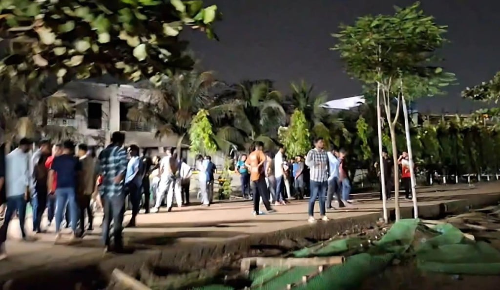 গভীর রাতে ছয় দফা দাবিতে উত্তাল মাইলস্টোন কলেজ 1753151142 গভীর রাতে ছয় দফা দাবিতে উত্তাল মাইলস্টোন কলেজ