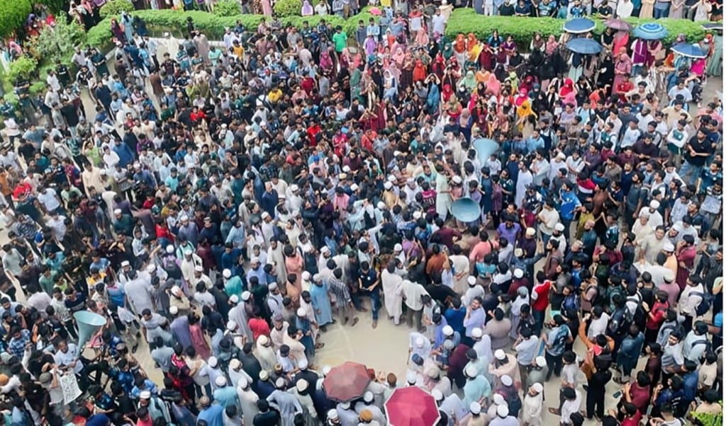 গাফিলতির প্রতিবাদে উত্তাল দেশ 1753238515 শিশুদের মৃত্যু, নিহতদের লাশ গোপন, সরকারের গাফিলতির প্রতিবাদে উত্তাল দেশ