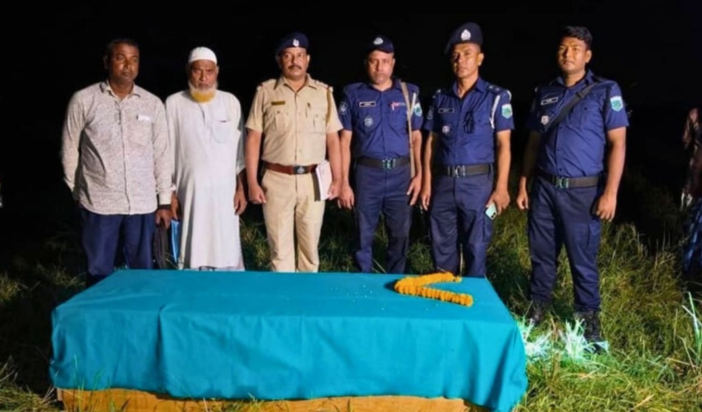 গুলি করে হত্যার ৩ দিন পর অর্ধগলিত লাশ ফেরত দিল বিএসএফ 3 গুলি করে হত্যার ৩ দিন পর অর্ধগলিত লাশ ফেরত দিল বিএসএফ 1751813229 গুলি করে হত্যার ৩ দিন পর অর্ধগলিত লাশ ফেরত দিল বিএসএফ