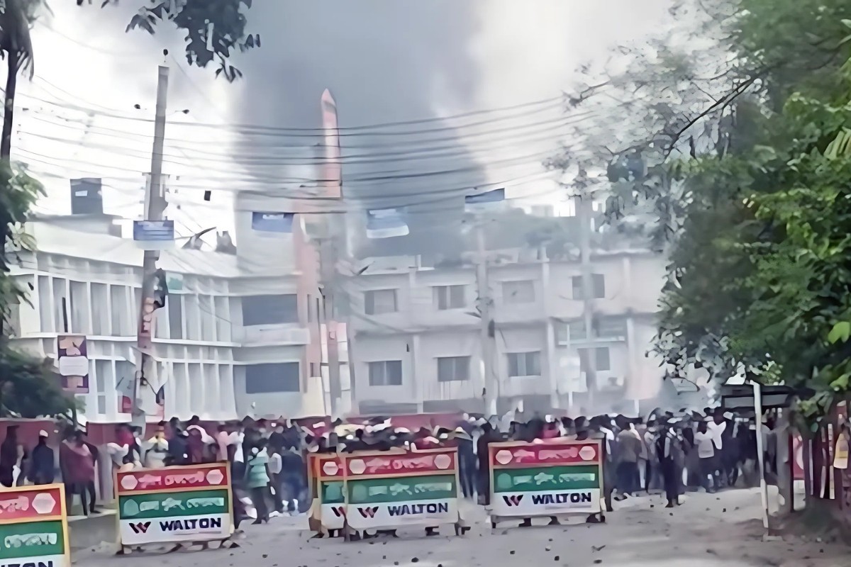 গোপালগঞ্জে ডিসির বাসভবনে হামলা