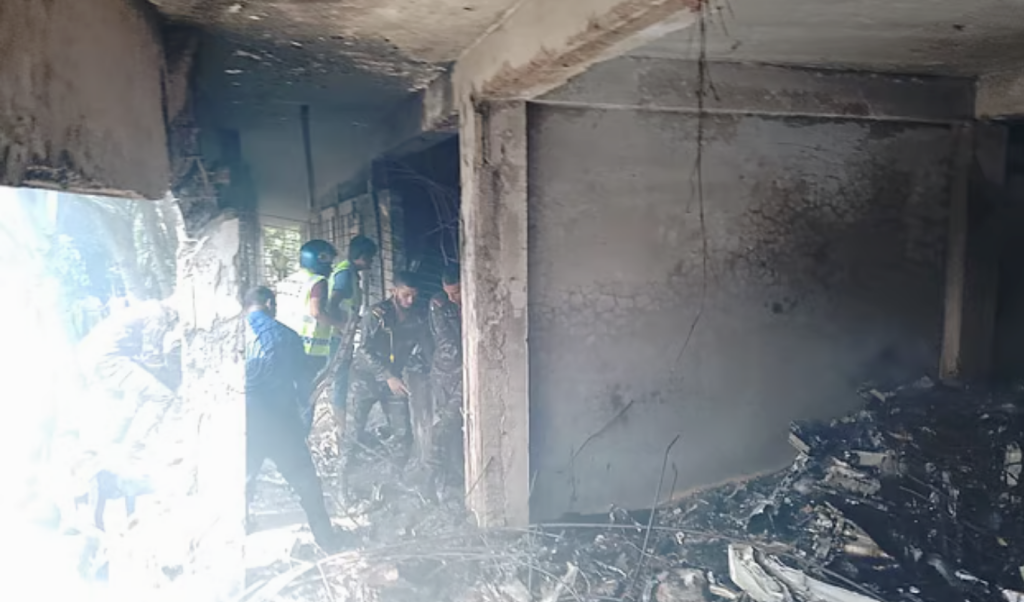 উত্তরার বিমান বিধ্বস্তের ঘটনায় নিহত বেড়ে ৩, আহত অর্ধশতাধিক 4 গোপালগঞ্জে নিহত তিনজনের লাশ তোলা হলো কবর থেকে 1753093566 উত্তরার বিমান বিধ্বস্তের ঘটনায় নিহত বেড়ে ৩, আহত অর্ধশতাধিক