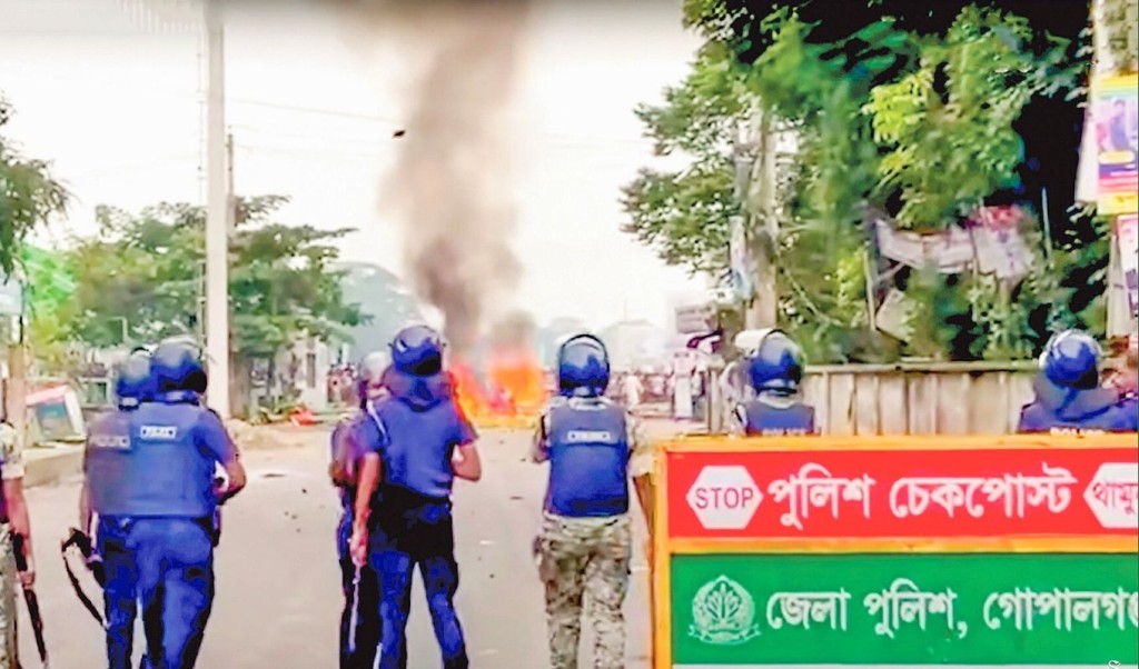 গোপালগঞ্জে পরিস্থিতি মোকাবিলায় গুলি চালানো মানবাধিকার লঙ্ঘন: এইচআরএফবি 3 গোপালগঞ্জে পরিস্থিতি মোকাবিলায় গুলি চালানো মানবাধিকার লঙ্ঘন এইচআরএফবি 1752925336 গোপালগঞ্জে পরিস্থিতি মোকাবিলায় গুলি চালানো মানবাধিকার লঙ্ঘন: এইচআরএফবি