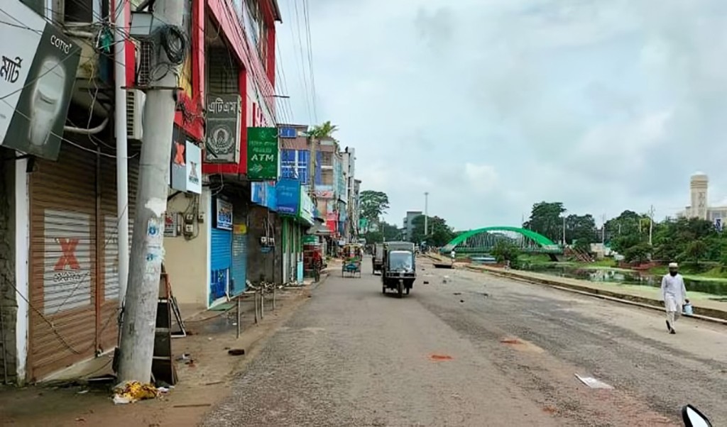 গোপালগঞ্জে যৌথ বাহিনীর অভিযানে ১৪ জন আটক 1752727227 গোপালগঞ্জে শহরজুড়ে নিস্তব্ধতা, যৌথ বাহিনীর ‘বিশেষ’ অভিযানে ১৪ জন আটক