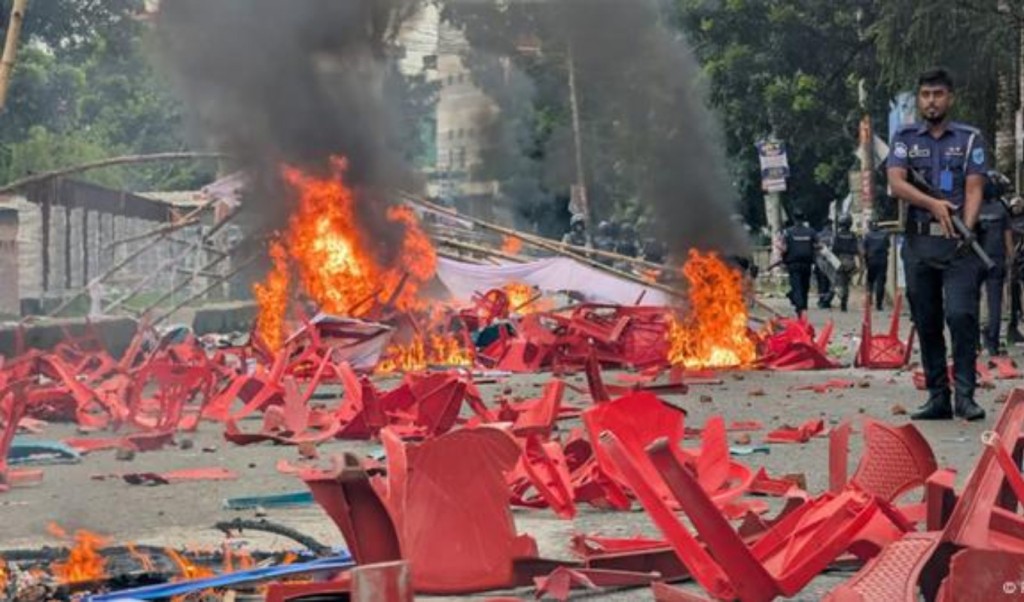 গোপালগঞ্জের সহিংসতা তদন্তে সাবেক বিচারপতির নেতৃত্বে ৬ সদস্যের কমিশন গঠন 3 গোপালগঞ্জে