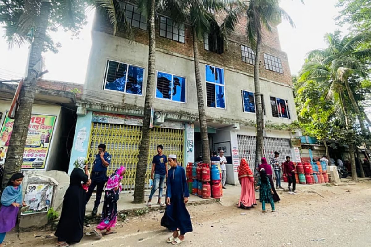 গ্রেপ্তার আতঙ্কে পুরুষশূন্য পুরো গ্রাম, ২৪ ঘণ্টায়ও মামলা হয়নি