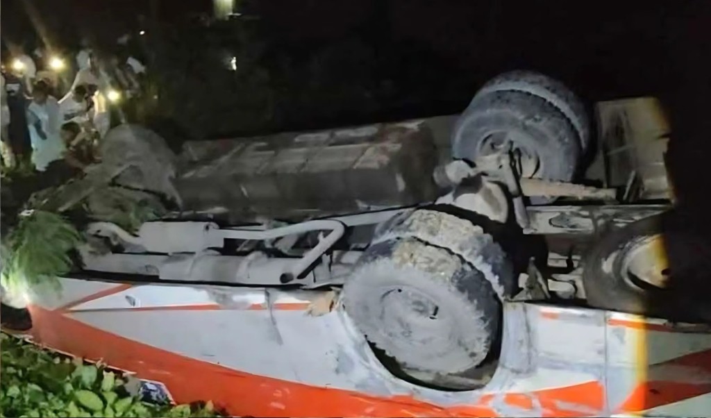 চকরিয়ায় নিয়ন্ত্রণ হারিয়ে বাস খাদে পড়ে নিহত ২, আহত ৬ 2 চকরিয়ায় নিয়ন্ত্রণ হারিয়ে বাস খাদে পড়ে নিহত ২ আহত ৬ 1751603063 চকরিয়ায় নিয়ন্ত্রণ হারিয়ে বাস খাদে পড়ে নিহত ২, আহত ৬