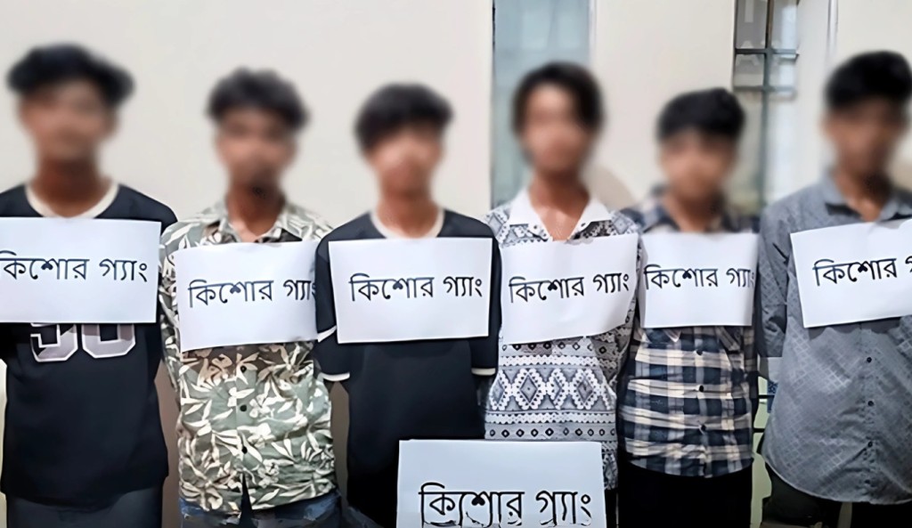 চাঁদপুরে অস্ত্রসহ কিশোর গ্যাংয়ের ৬ সদস্য গ্রেপ্তার 3 চাঁদপুরে অস্ত্রসহ কিশোর গ্যাংয়ের ৬ সদস্য গ্রেপ্তার 1752129866 চাঁদপুরে অস্ত্রসহ কিশোর গ্যাংয়ের ৬ সদস্য গ্রেপ্তার