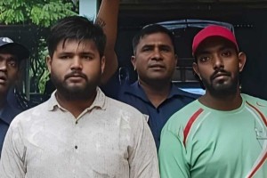 চাঁদা না দেওয়ায় সরকারি অফিসের গেট নির্মাণে বাধা, গ্রেপ্তার ২