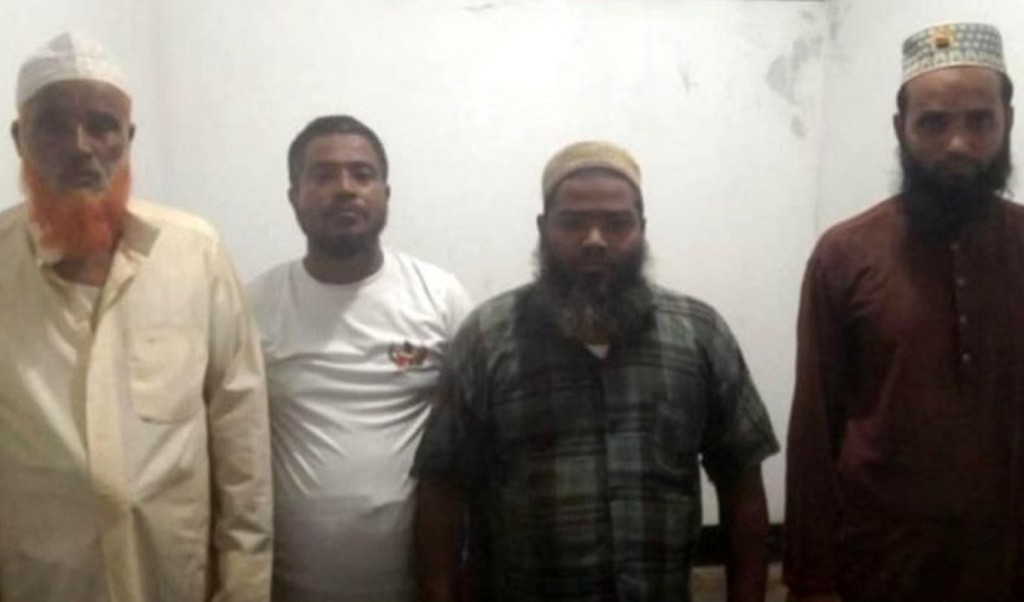 চাঁদা না দেওয়ায় ১০ দোকানে তালা, জামায়াত নেতাসহ চারজন গ্রেপ্তার 3 চাঁদা না দেওয়ায় ১০ দোকানে তালা জামায়াত নেতাসহ চারজন গ্রেপ্তার 1753873055 চাঁদা না দেওয়ায় ১০ দোকানে তালা, জামায়াত নেতাসহ চারজন গ্রেপ্তার