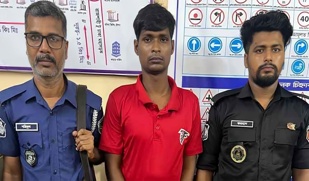 চালক গ্রেপ্তার 1753327335 ট্রাক-মাইক্রোবাস সংঘর্ষে ৮ জন নিহতের ঘটনায় অভিযুক্ত ট্রাকচালক গ্রেপ্তার