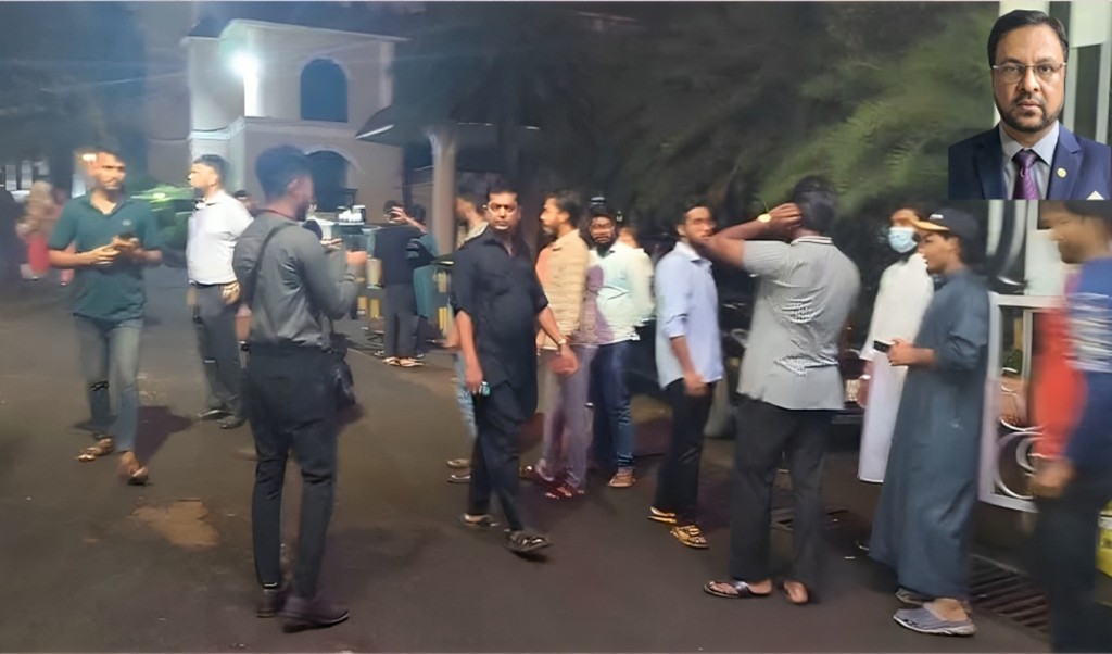 চিটাগাং ক্লাবের সামনে মব বিক্ষোভ 1751700802 বিয়ের অনুষ্ঠান চলাকালে চিটাগাং ক্লাবের সামনে মব বিক্ষোভ