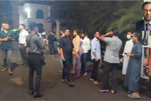 বিয়ের অনুষ্ঠান চলাকালে চিটাগাং ক্লাবের সামনে মব বিক্ষোভ