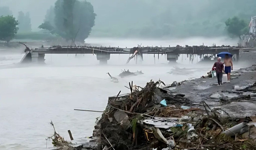 চীনের বেইজিংয়ে ভারী বৃষ্টি ও বন্যায় ৩০ জনের মৃত্যু 3 চীনে বন্যা 1753770479 চীনের বেইজিংয়ে ভারী বৃষ্টি ও বন্যায় ৩০ জনের মৃত্যু