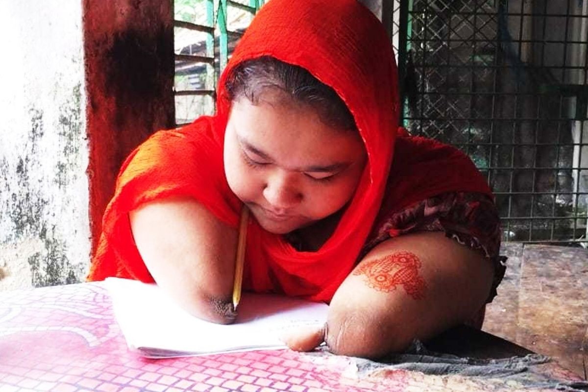 চোয়াল ও বাহুতে কলম চেপে লিখে জিপিএ-৫ পেল অদম্য লিতুন জিরা