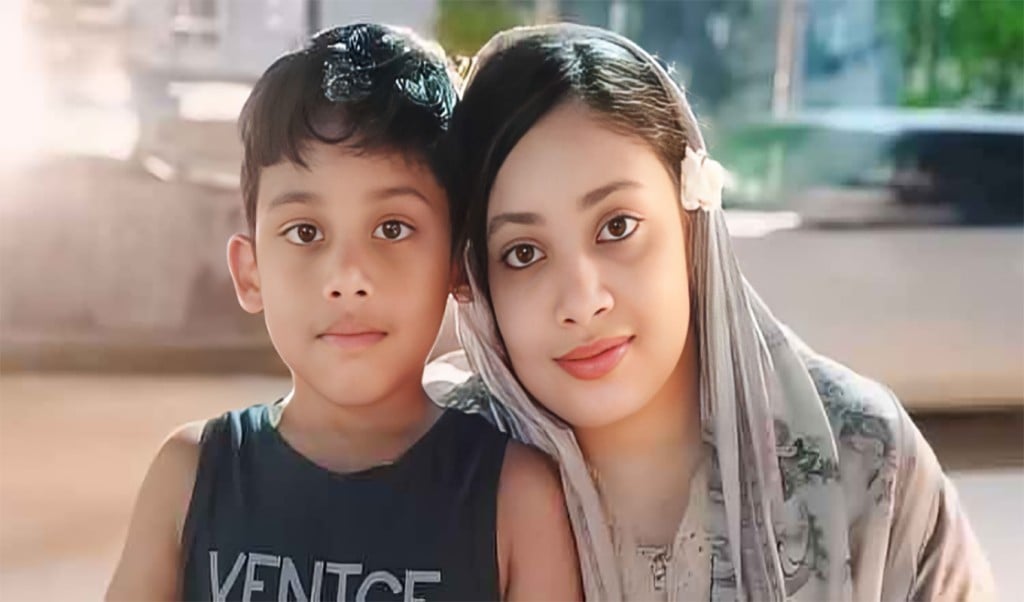 ছেলে ফিরলেও ফেরেনি মা 1753154363 স্কুল থেকে ওহি একা ফিরলেও ছেলেকে আনতে গিয়ে ফেরেননি মা