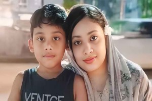 স্কুল থেকে ওহি একা ফিরলেও ছেলেকে আনতে গিয়ে ফেরেননি মা