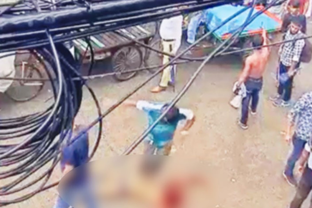 নিথর দেহের ওপর প্রকাশ্যে অকল্পনীয় নৃশংসতা
