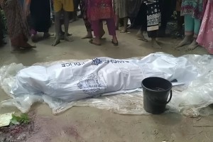 নামাজরত অবস্থায় ছোট ভাইকে কুপিয়ে হত্যা করলো বড় ভাই