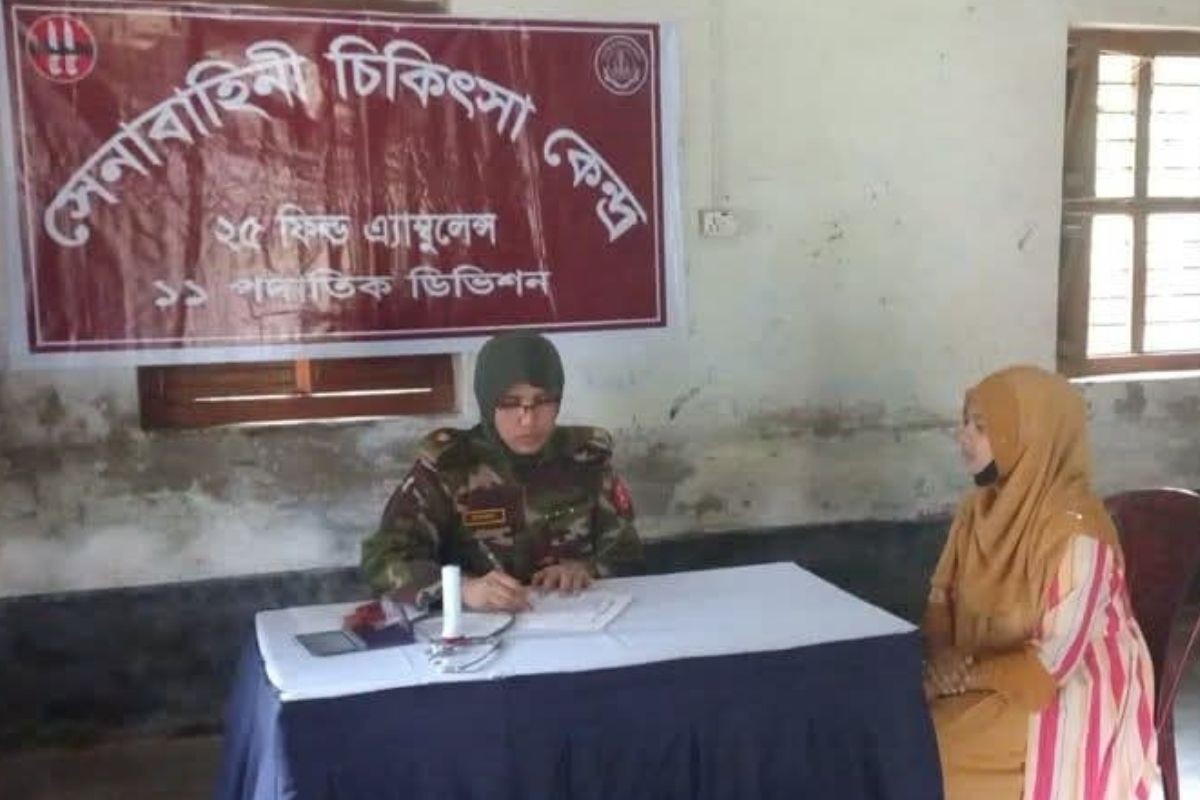 জয়পুরহাটে ‘জুলাই পুনর্জাগরণ’ উপলক্ষে সেনাবাহিনীর ফ্রি মেডিকেল ক্যাম্প