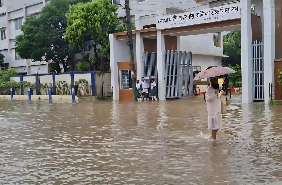 জলাবদ্ধতায় নোয়াখালীতে ১৮০০ শিক্ষা প্রতিষ্ঠান বন্ধ ঘোষণা