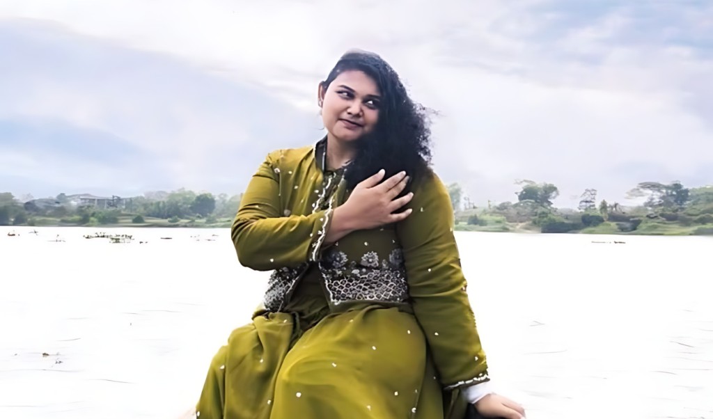 জানালা থেকে চট্টগ্রাম বিশ্ববিদ্যালয়ের শিক্ষার্থীর ঝুলন্ত লাশ উদ্ধার 4 জানালা থেকে ছাত্রদলকর্মী ও চবি শিক্ষার্থীর ঝুলন্ত লাশ উদ্ধার 1753703941 জানালা থেকে চট্টগ্রাম বিশ্ববিদ্যালয়ের শিক্ষার্থীর ঝুলন্ত লাশ উদ্ধার