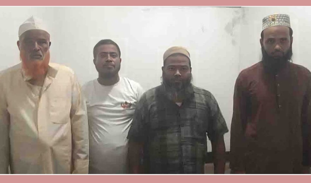 নাটোরে চাঁদা না পেয়ে ১০ দোকানে তালা, জামায়াত নেতা ও বিএনপি কর্মীসহ গ্রেপ্তার ৪ 4 জামায়াত নেতা ও বিএনপি কর্মীসহ গ্রেপ্তার ৪ 1753765140 নাটোরে চাঁদা না পেয়ে ১০ দোকানে তালা, জামায়াত নেতা ও বিএনপি কর্মীসহ গ্রেপ্তার ৪