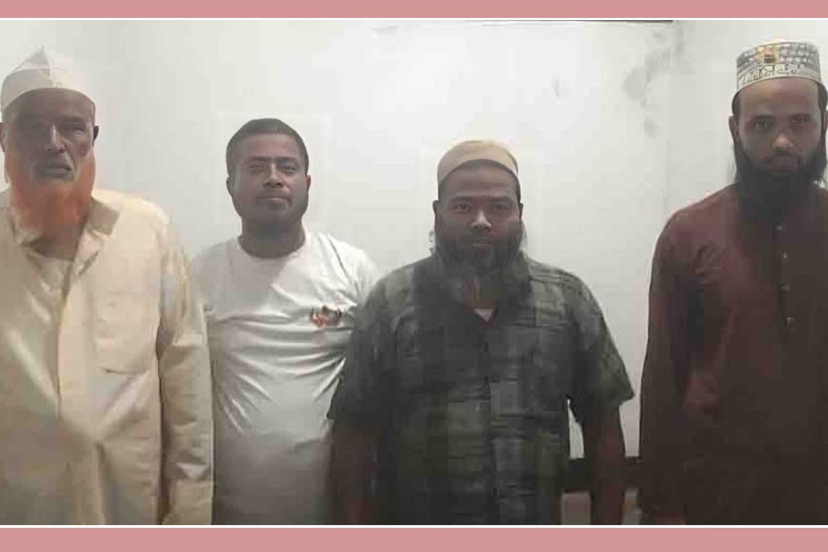 নাটোরে চাঁদা না পেয়ে ১০ দোকানে তালা, জামায়াত নেতা ও বিএনপি কর্মীসহ গ্রেপ্তার ৪