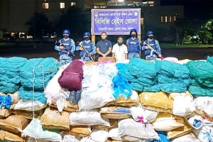 চরফ্যাশনে সাড়ে ১৪ কোটি টাকার অবৈধ জাল ও পলিথিন জব্দ