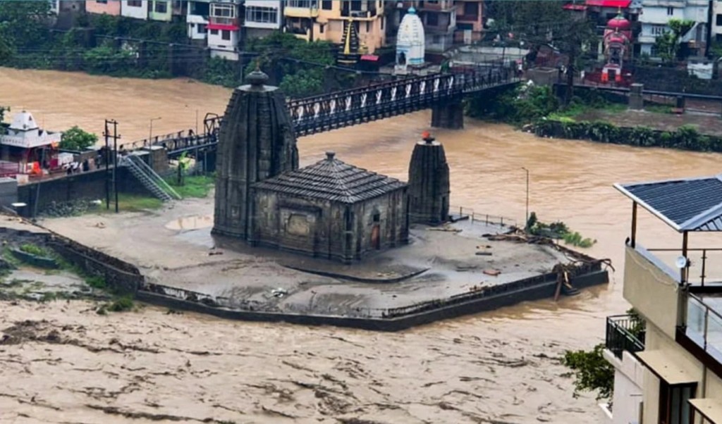 টানা বৃষ্টিতে বিপর্যস্ত হিমাচল, নিহত অন্তত ৬৩, নিখোঁজ অনেকে 4 টানা বৃষ্টিতে বিপর্যস্ত হিমাচল নিহত অন্তত ৬৩ নিখোঁজ অনেকে সতর্কতা জারি 1751633691 টানা বৃষ্টিতে বিপর্যস্ত হিমাচল, নিহত অন্তত ৬৩, নিখোঁজ অনেকে