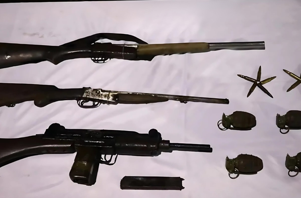 টেকনাফের যৌথবাহিনীর অভিযানে অস্ত্র-গ্রেনেড উদ্ধার