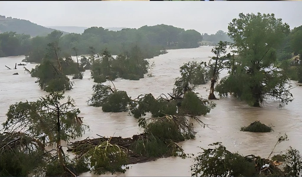 যুক্তরাষ্ট্রের টেক্সাসে ভয়াবহ বন্যায় ২৪ জনের মৃত্যু 4 টেক্সাসে ভয়াবহ বন্যায় ২৪ জনের মৃত্যু 1751690277 যুক্তরাষ্ট্রের টেক্সাসে ভয়াবহ বন্যায় ২৪ জনের মৃত্যু
