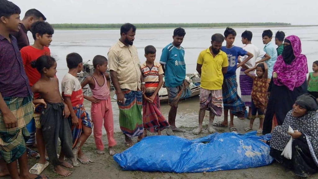 ট্রলারডুবি 1753687467 বাল্কহেডের ধাক্কায় ট্রলারডুবিতে নিখোঁজ জেলের লাশ উদ্ধার, খোঁজ মেলেনি ১ জনের