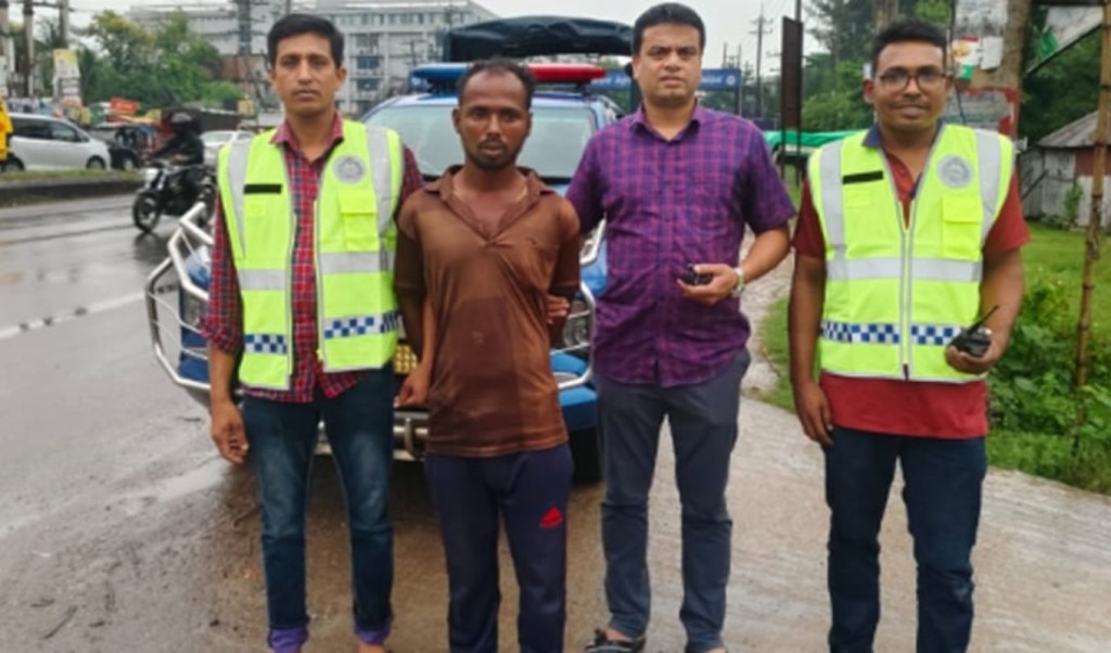 ট্রেনে পলায়নকালে দুই সন্তানসহ গৃহবধূকে হত্যার প্রধান আসামি দেবর গ্রেপ্তার 4 ট্রেনে পলায়নকালে দুই সন্তানসহ গৃহবধূকে হত্যার প্রধান আসামি দেবর গ্রেপ্তার 1752583393 ট্রেনে পলায়নকালে দুই সন্তানসহ গৃহবধূকে হত্যার প্রধান আসামি দেবর গ্রেপ্তার