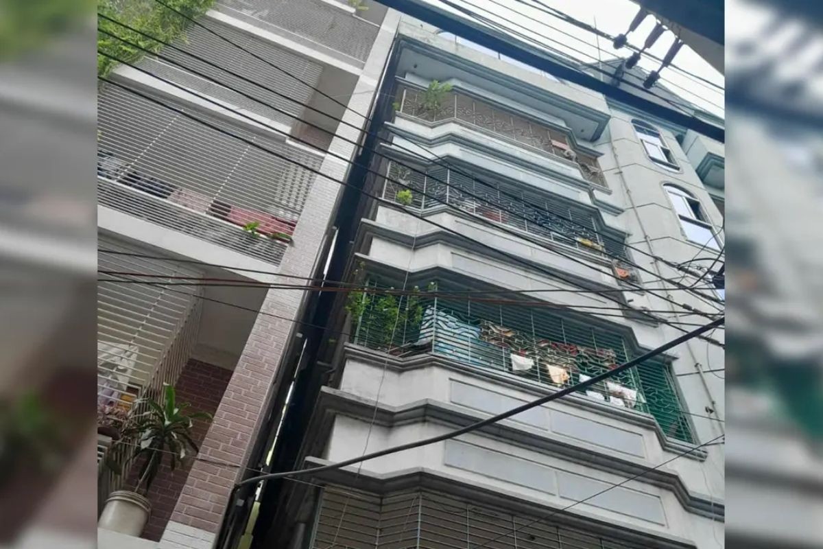 ডেমরায় হেলে পড়েছে ৬ তলা ভবন