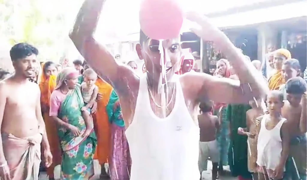 তালাকের পর দুধ দিয়ে গোসল 1752893079 তালাকের পর ২৫ কেজি দুধ দিয়ে গোসল করলো যুবক