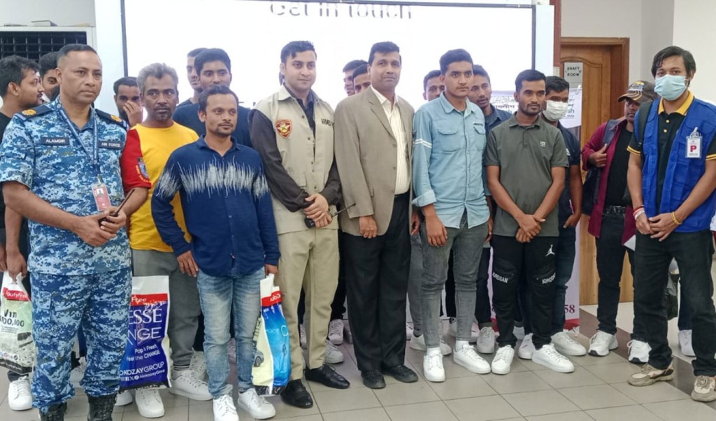 তিউনিসিয়া থেকে ১৯ বাংলাদেশি নাগরিক দেশে ফিরেছেন 4 বাংলাদেশি নাগরিক
