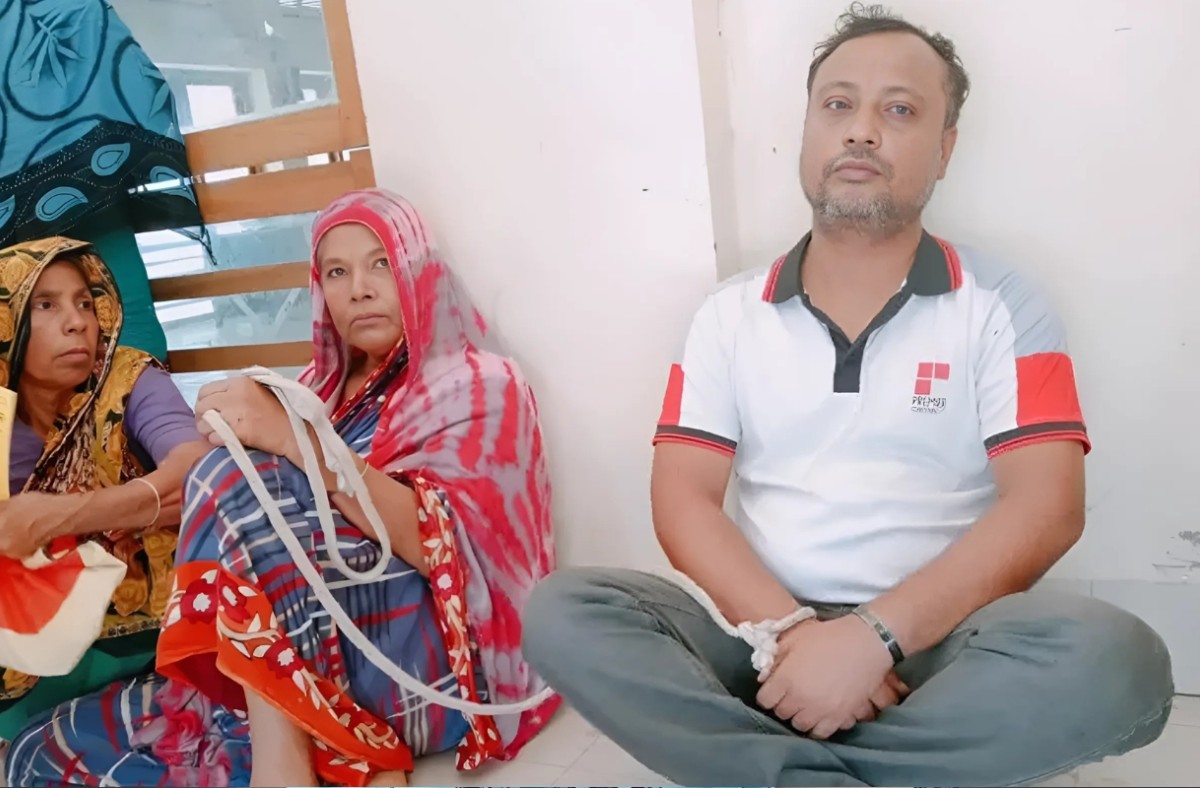 তিন কোটির বেশি টাকা আত্মসাতের ঘটনায় এনজিও মালিককে বেঁধে রাখলেন গ্রাহকরা