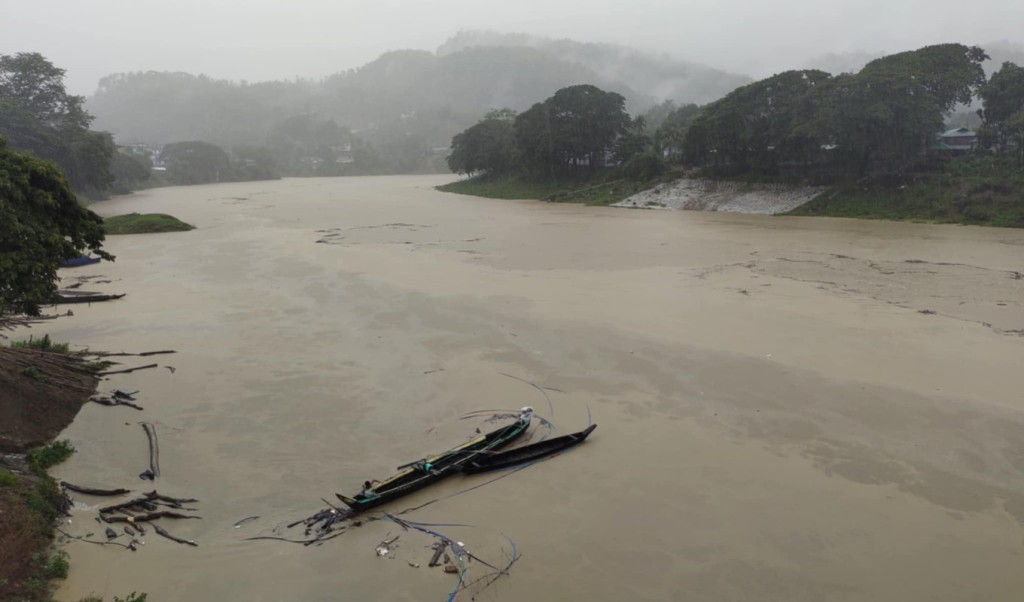 তিন বিভাগে ভারী বৃষ্টির আশঙ্কা, পাহাড়ি এলাকায় ভূমিধসের সতর্কতা 4 তিন বিভাগে ভারী বৃষ্টির আশঙ্কা পাহাড়ি এলাকায় ভূমিধসের সতর্কতা 1751712630 তিন বিভাগে ভারী বৃষ্টির আশঙ্কা, পাহাড়ি এলাকায় ভূমিধসের সতর্কতা