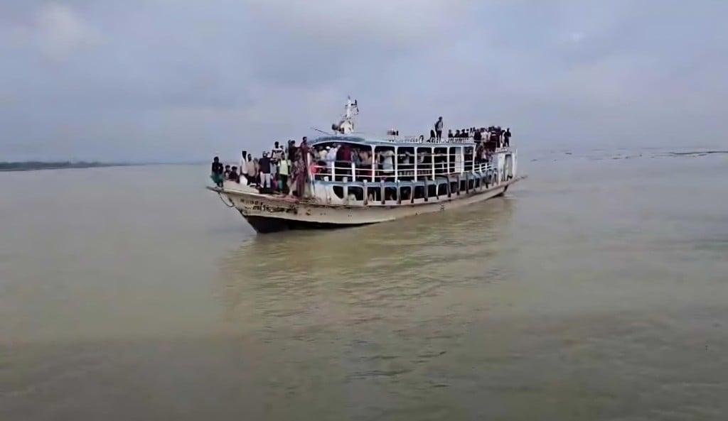 তিনদিন বন্ধ থাকার পর ভোলার ১০ নৌরুটে লঞ্চ চলাচল শুরু 1753598235 তিনদিন বন্ধ থাকার পর ভোলার ১০ নৌরুটে লঞ্চ চলাচল শুরু