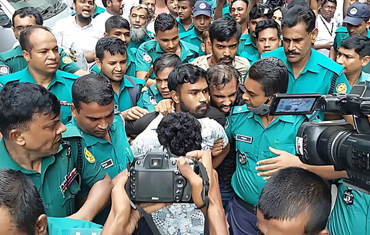 থানা জ্বালানো ও পুলিশের চাকরি খাওয়ার হুমকি দেয় অভিযুক্তরা