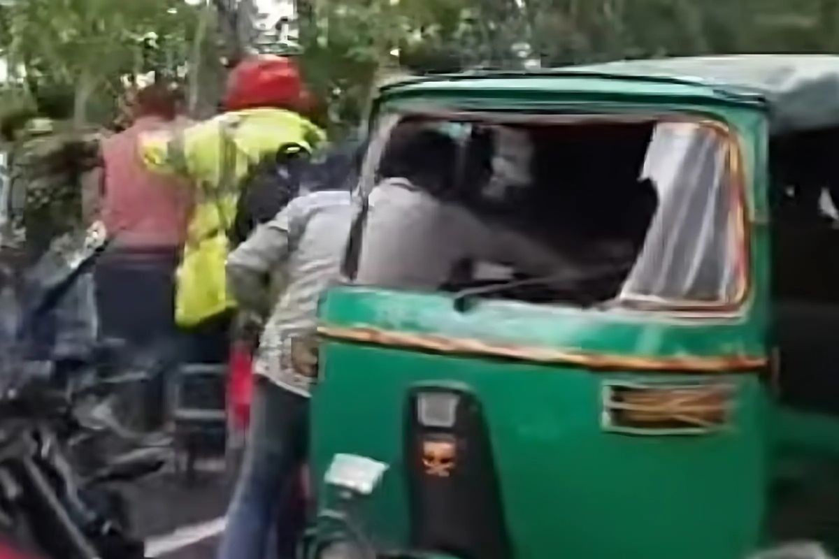 জয়পুরহাটে দুই লাখ টাকা ছিনতাই, গ্রেপ্তার ২