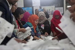 ‘দেশে রাজনীতিতে আগ্রহী নন ৮৩ শতাংশ তরুণ’