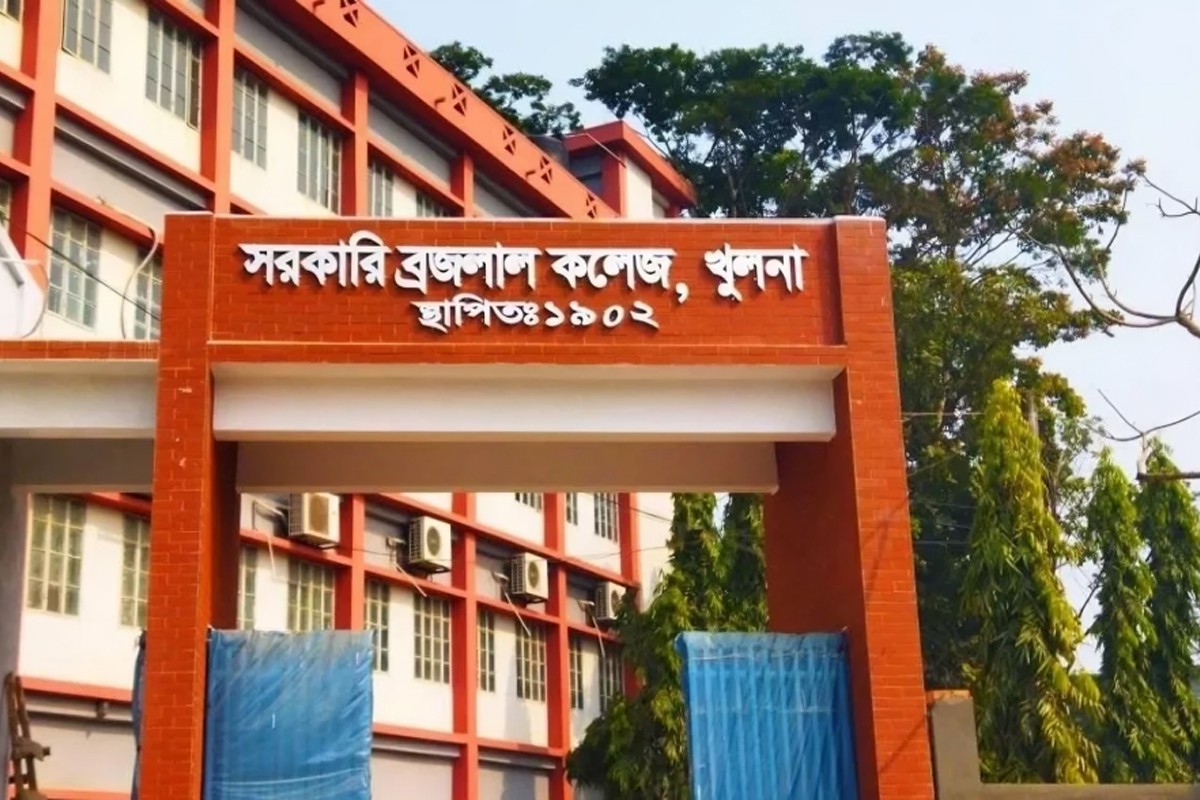 ধানমন্ডির ৩২ নম্বর বাড়ি নিয়ে প্রশ্ন করায় পরীক্ষাই বাতিল, শিক্ষককে শোকজ