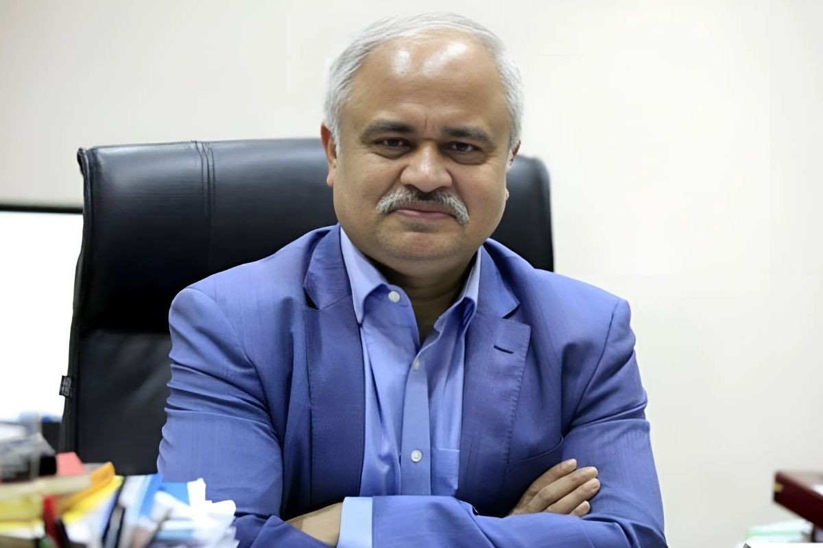 নঈম নিজামসহ তিন জনের বিরুদ্ধে গ্রেপ্তারি পরোয়ানা